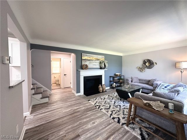 982 Quarry Drive, Cleveland Heights, OH 44121