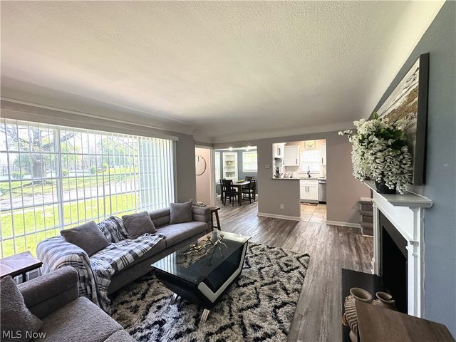 982 Quarry Drive, Cleveland Heights, OH 44121