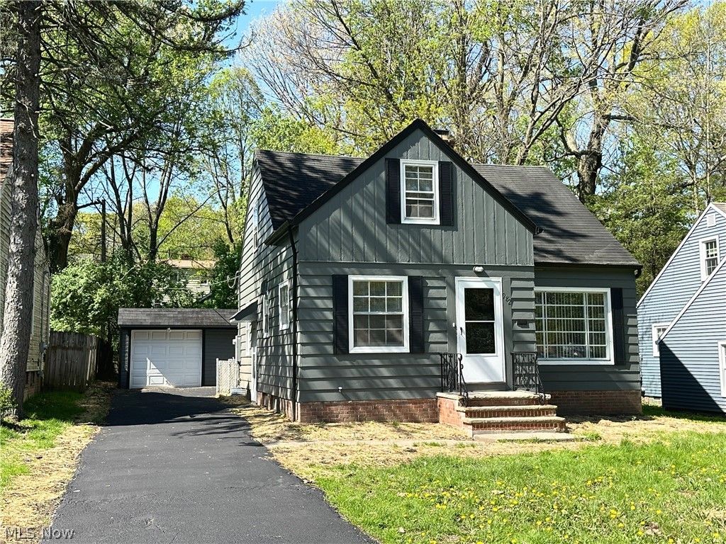 982 Quarry Drive, Cleveland Heights, OH 44121