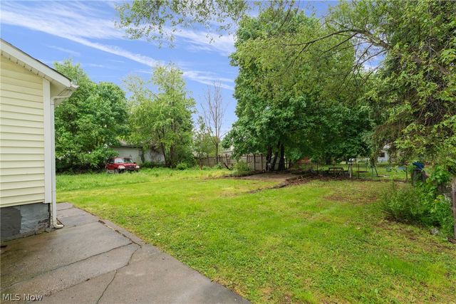 329 Girard Avenue NE, Canton, OH 44704