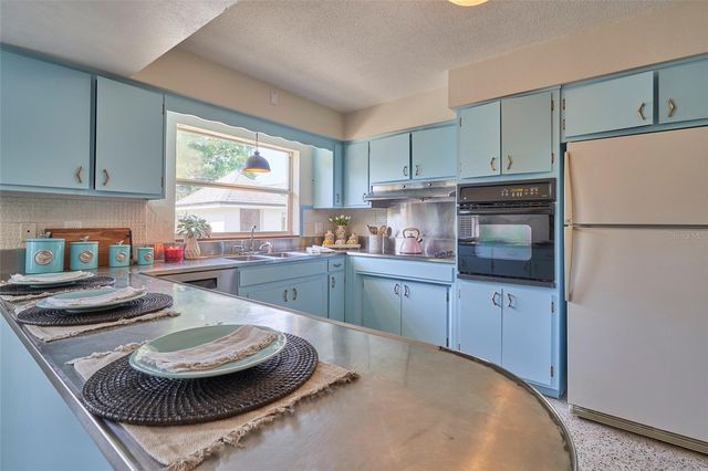 3302 W GRAY STREET, Tampa, FL 33609