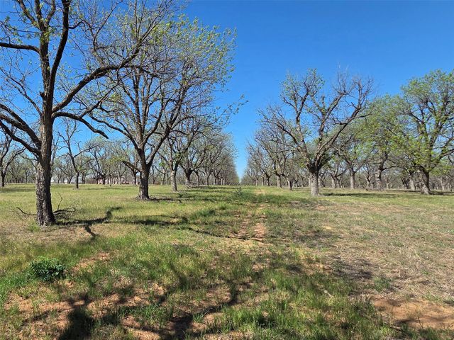 2343 E Landings S, Granbury, TX 76049