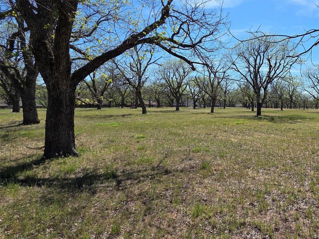 2343 E Landings S, Granbury, TX 76049