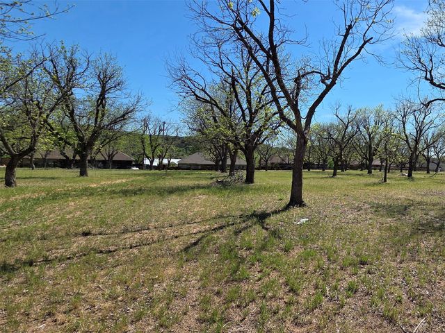 2343 E Landings S, Granbury, TX 76049