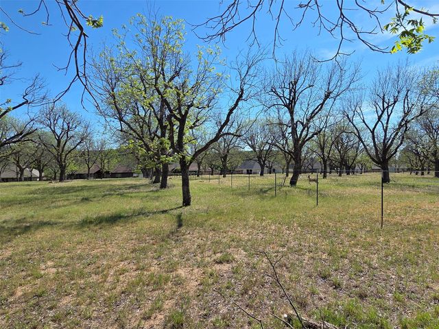 2343 E Landings S, Granbury, TX 76049
