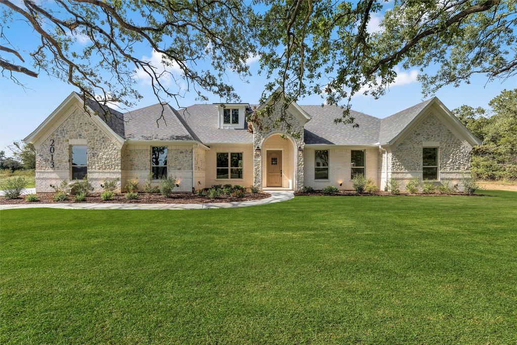 2013 Forest Bridge Drive, Azle, TX 76020
