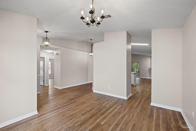 1756 Ivalea Cir, Navarre, FL 32566