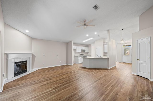 1756 Ivalea Cir, Navarre, FL 32566