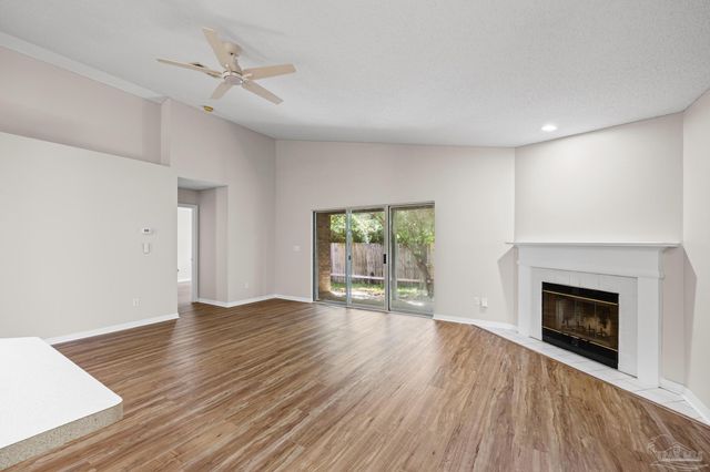 1756 Ivalea Cir, Navarre, FL 32566