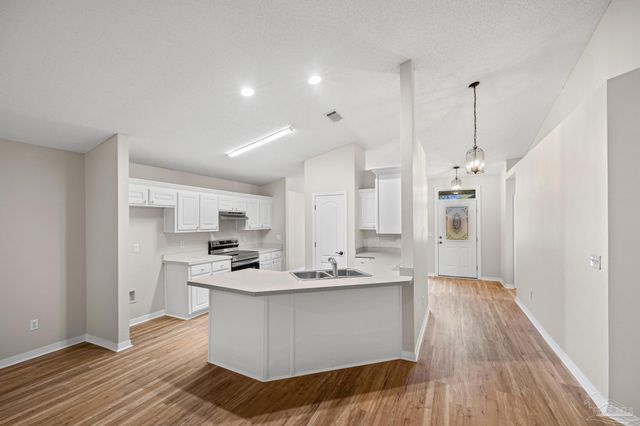 1756 Ivalea Cir, Navarre, FL 32566