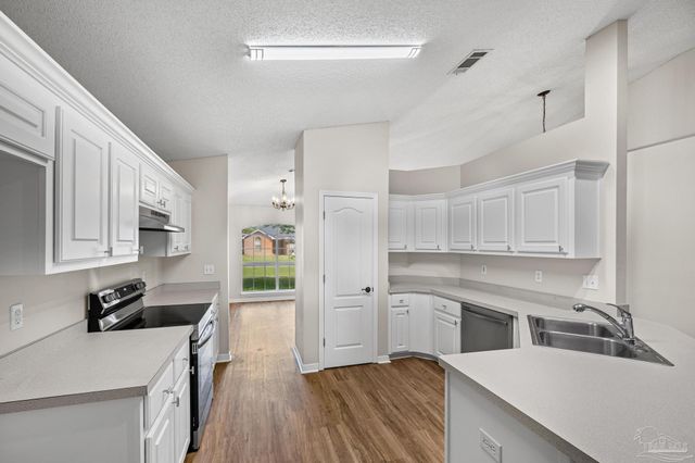 1756 Ivalea Cir, Navarre, FL 32566