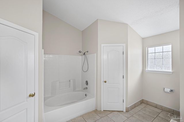 1756 Ivalea Cir, Navarre, FL 32566