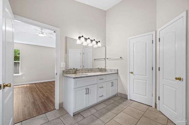 1756 Ivalea Cir, Navarre, FL 32566