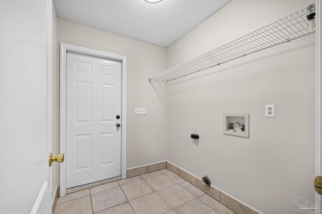 1756 Ivalea Cir, Navarre, FL 32566