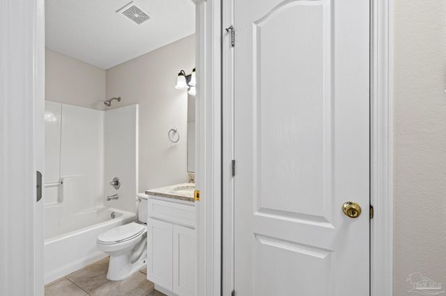 1756 Ivalea Cir, Navarre, FL 32566