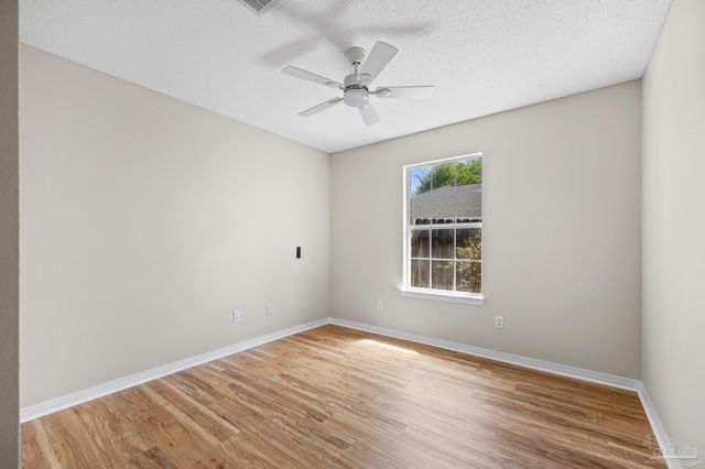 1756 Ivalea Cir, Navarre, FL 32566