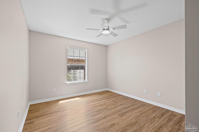 1756 Ivalea Cir, Navarre, FL 32566