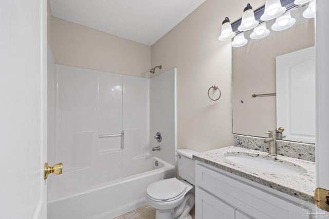 1756 Ivalea Cir, Navarre, FL 32566