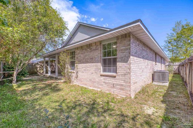 1756 Ivalea Cir, Navarre, FL 32566