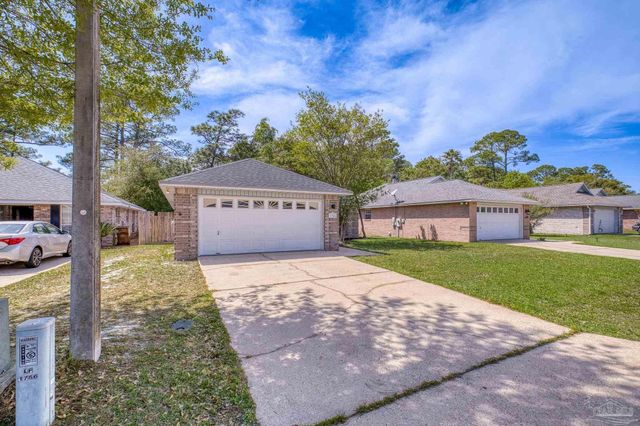 1756 Ivalea Cir, Navarre, FL 32566