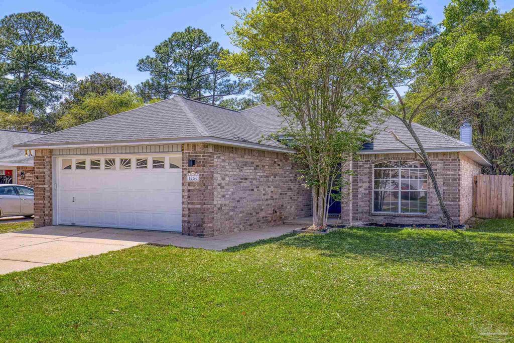 1756 Ivalea Cir, Navarre, FL 32566