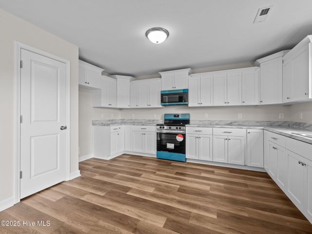 803 Tupelo Tree Drive, Hubert, NC 28539