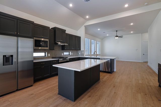 564 Tawny Rim Drive, Willis, TX 77318