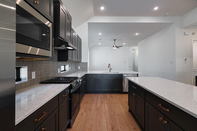 564 Tawny Rim Drive, Willis, TX 77318