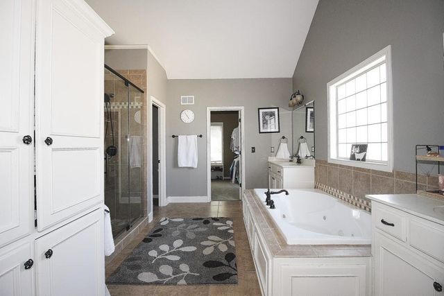 1101 NW Pecan Drive, Grain Valley, MO 64029
