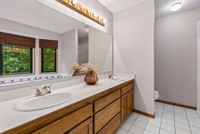 10460 170th Street W, Lakeville, MN 55044