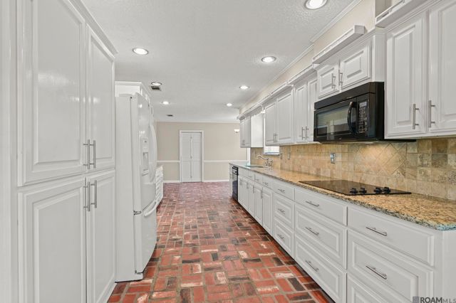 10838 Shoe Creek Dr, Baton Rouge, LA 70818