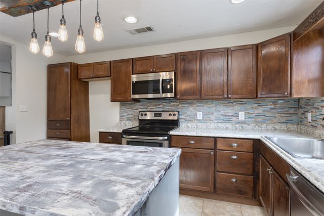 1130 W Heron Street, Denison, TX 75020