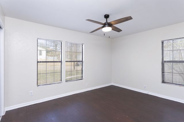 1130 W Heron Street, Denison, TX 75020