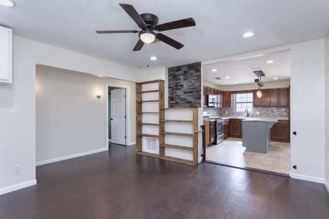 1130 W Heron Street, Denison, TX 75020