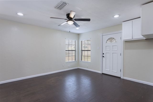 1130 W Heron Street, Denison, TX 75020