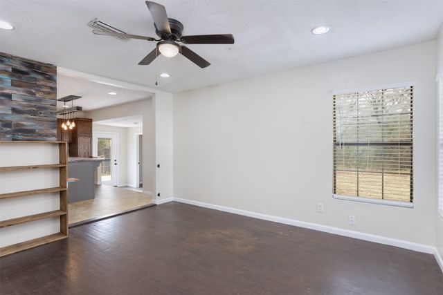 1130 W Heron Street, Denison, TX 75020