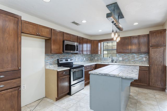 1130 W Heron Street, Denison, TX 75020