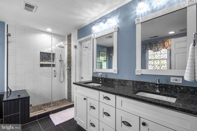 7805 HERITAGE FARM DR, Gaithersburg, MD 20886