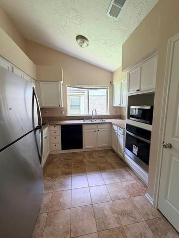 3307 S Peach Hollow Circle, Pearland, TX 77584
