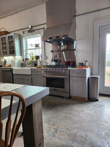 59 Wagon Rd, Alpine, TX 79830