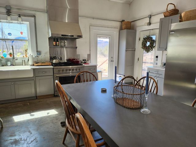 59 Wagon Rd, Alpine, TX 79830