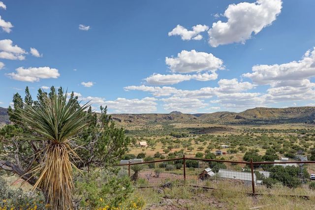 59 Wagon Rd, Alpine, TX 79830