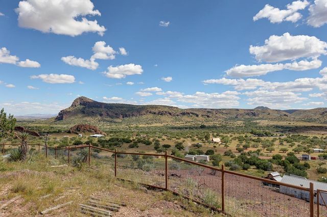 59 Wagon Rd, Alpine, TX 79830