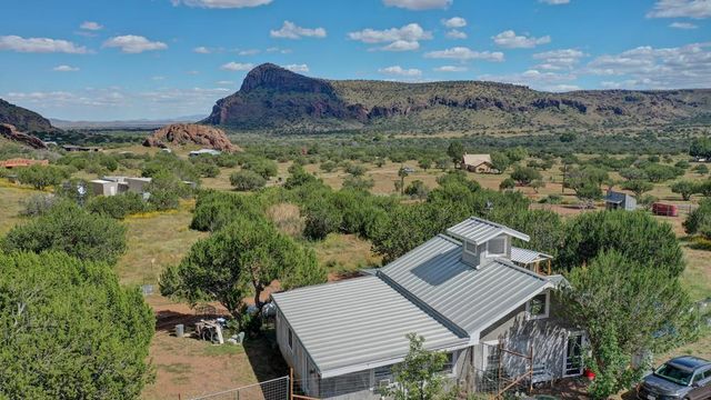 59 Wagon Rd, Alpine, TX 79830