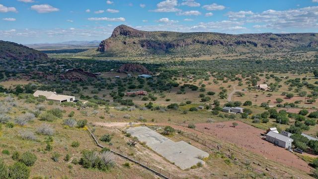 59 Wagon Rd, Alpine, TX 79830