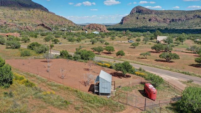 59 Wagon Rd, Alpine, TX 79830