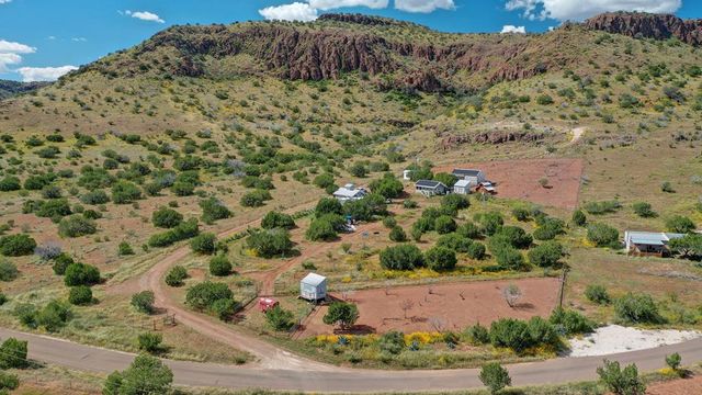 59 Wagon Rd, Alpine, TX 79830