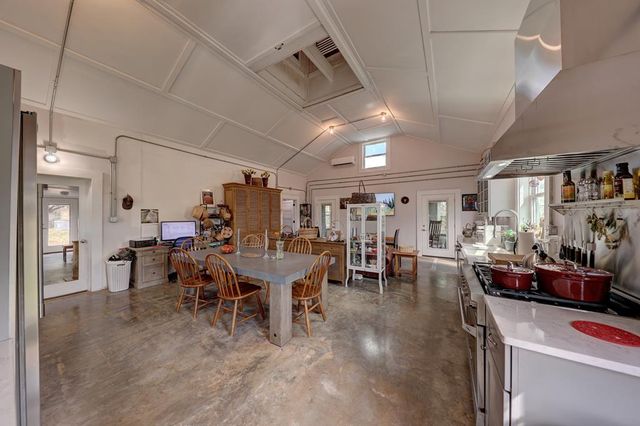 59 Wagon Rd, Alpine, TX 79830