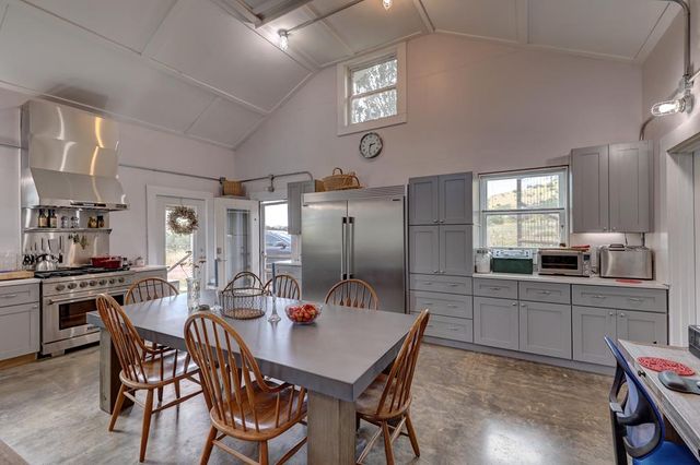 59 Wagon Rd, Alpine, TX 79830