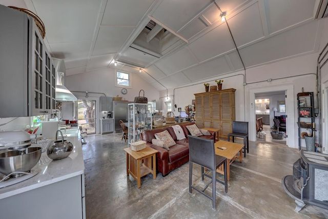 59 Wagon Rd, Alpine, TX 79830